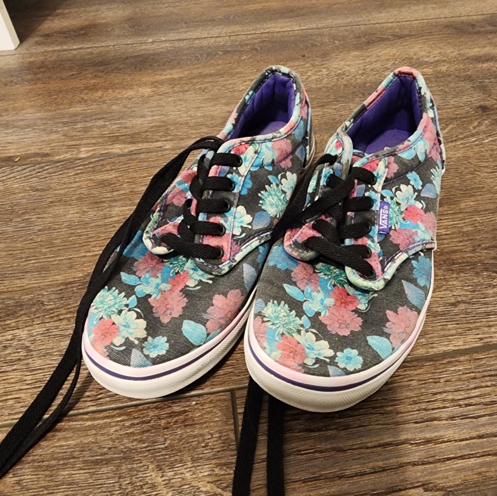 Women's Van's Shoes size 8